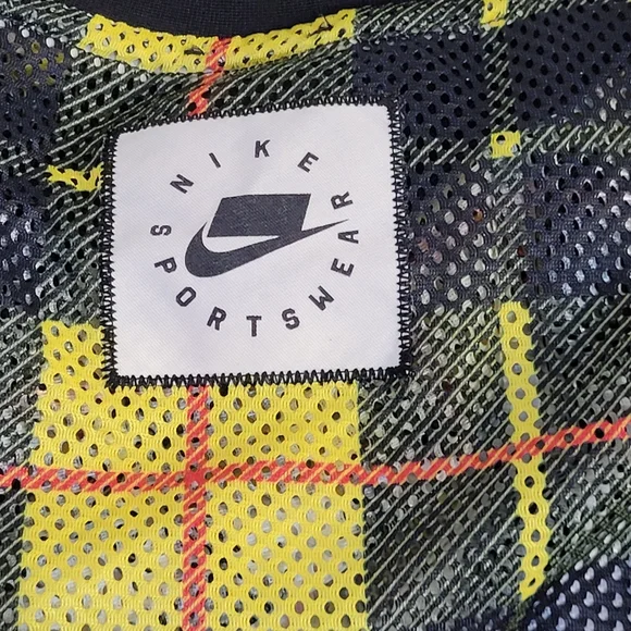 Nike Sportswear Futura Plaid Crop Top - Picture 7 of 10